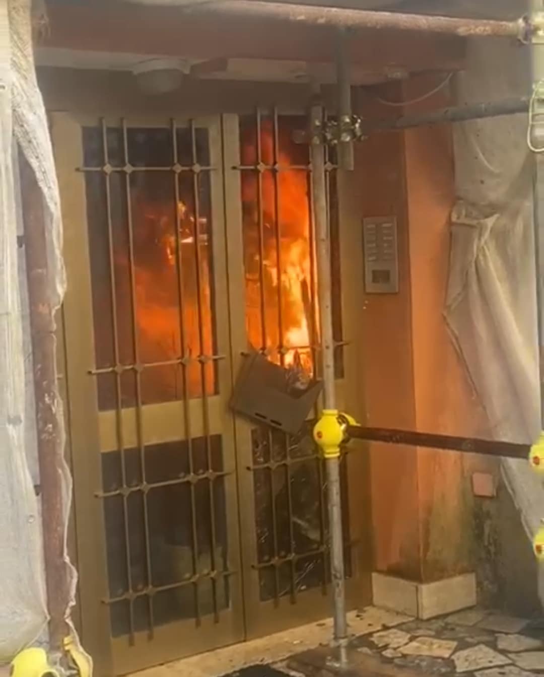 Anzio Incendio In Una Palazzina Ad Anzio Colonia Inliberauscita