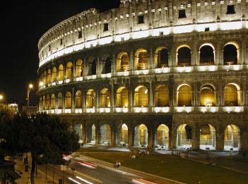 Tante visite al Colosseo by night