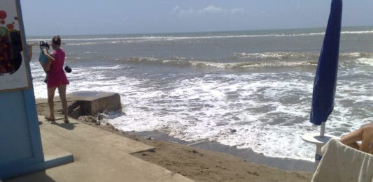 Incredibile a Nettuno: sparisce la spiaggia a Scacciapensieri