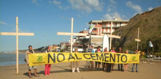 Blitz della Goletta Verde di Legambiente ad Anzio: stop al cantiere dei “pennelli” antierosione