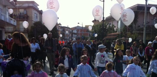 In tanti contro la Turbogas, il corteo che è partito da Piazza Roma ha percorso le vie di Aprilia