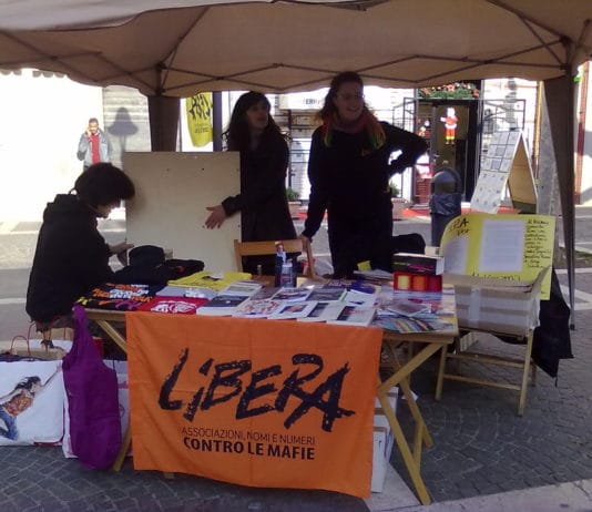 “Libera”: banchetti di solidarietà per il campo rom “Al Karama” distrutto da un incendio