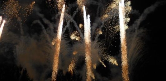 Bufera e maltempo a Nettuno, rimandato a domenica 12 lo spettacolo pirotecnico