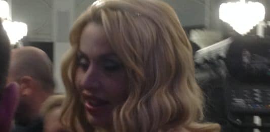 Vip, moda e solidarietà. La kermesse ‘Tres Chic’ sbanca il botteghino