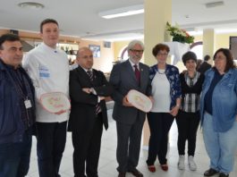 “4 mani in cucina”, sfida a colpi di ricette all’alberghiero