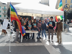 Tanta la partecipazione al banchetto di oggi 3 aprile in piazza ad Anzio per il referendum del 17 aprile