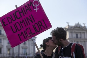 Un momento della manifestazione nazionale contro la violenza sulle donne "Non una di Meno", Roma, 26 novembre 2016. ANSA/ANGELO CARCONI