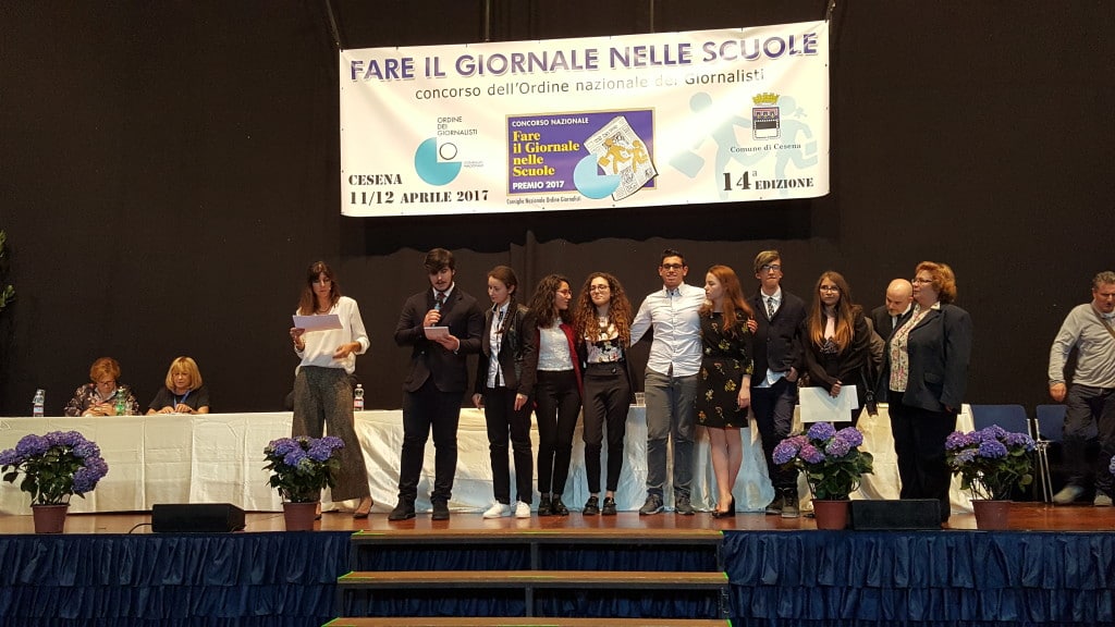 La delegazione del Chris Cappell College: da sin. dopo la presentatrice, Marco Garzia, Margherita Pucillo, Chiara Russo, Lucia G. Greco, Salvatore Gabriele, Giulia Roncari, Emanuele Amati, Margherita Fornari e la prof.ssa Francesca Tornatore