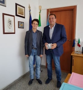 Alex Trolese con il sindaco di Aprilia