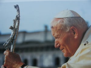 una_foto_di_giovanni_paolo_ii_scattata_all39interno_dell39arcivescovado_di_cracovia_-_panoramio-fileminimizer