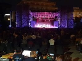 Emozioni sul palco di Villa Adele, spettacolo benefico dedicato ai bimbi con malattie rare