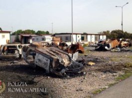Roghi e sassi dal campo rom, grido d’allarme di Ecoitaliasolidale: “Ora basta, chiusura immediata”