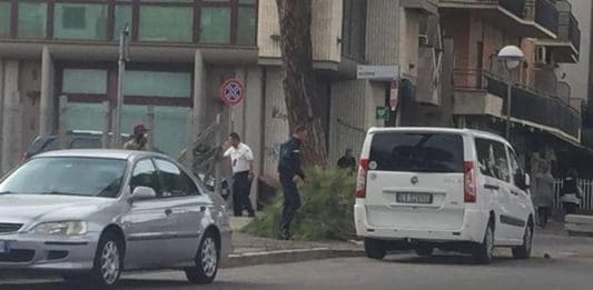 Nettuno, ramo di un pino cade su un fuoristrada a via Cavour