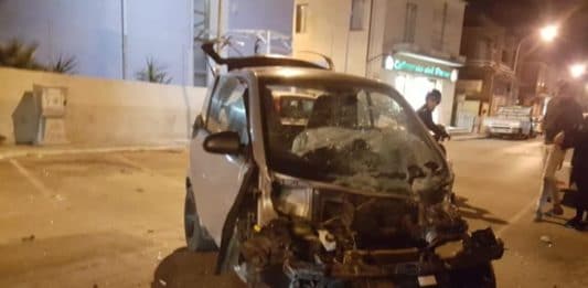 Incidente a San Giacomo, Smart distrutta e una giovane ferita gravemente