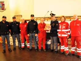 La Polizia di Stato consegna generi alimentari di prima necessità alla Croce Rossa Italiana