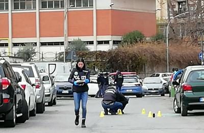 Roma. Agguato alla Magliana davanti asilo: un ferito grave