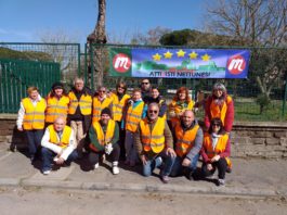 Nettuno, i volontari del Meetup 5 Stelle bonificano il parco Palatucci