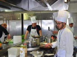 “Quattro mani in cucina”, emozioni tra i fornelli con gli studenti dell’alberghiero di Anzio