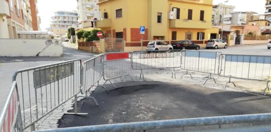Nettuno, lavori a largo De Franceschi. Ma l’asfalto sprofonda subito dopo
