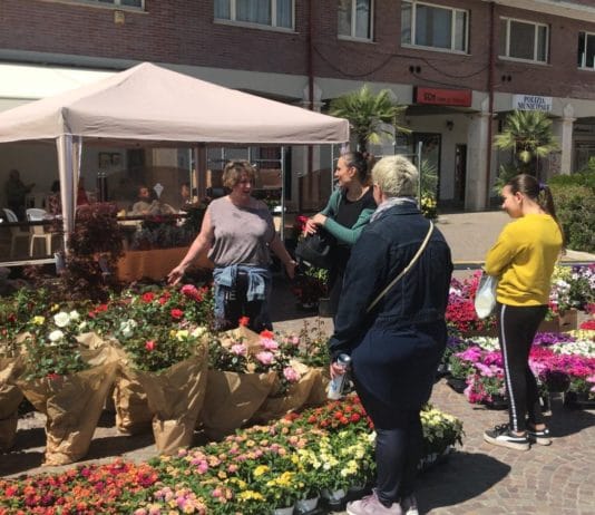 A Lavinio mare oggi e domani la Festa di Primavera. Fiori, stornelli e street food