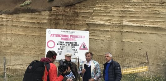 Anzio. Striscia la Notizia con Mister Neuro alle grotte di Nerone