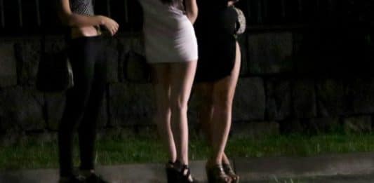Anzio, blitz antiprostituzione nella notte. Fermate 18 straniere, 2 espulse