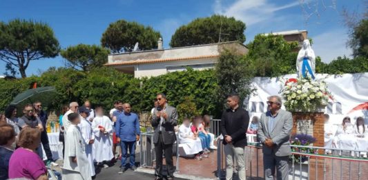 Tanti cittadini alla benedizione della Madonnina di Anzio Colonia
