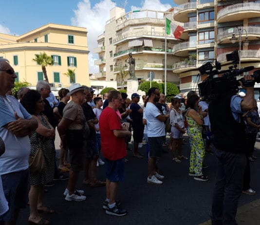 Nettuno. Manifestazione per la salute pubblica contro i mega impianti per il trattamento dei rifiuti