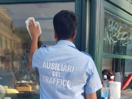 Sosta a pagamento, gli ausiliari del traffico tornato al casotto sul lungomare