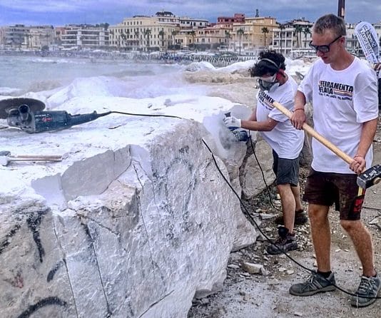 Anzio, sculture sulla scogliera del Porto