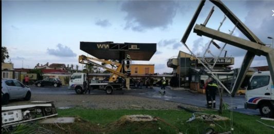 Maltempo, tromba d’aria a Fiumicino, morta una donna in auto