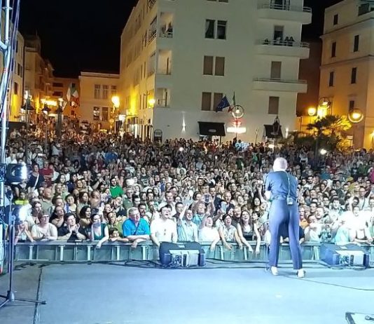 Anzio regina dell’estate, presenze record per il concerto di Arisa e lo spettacolo pirotecnico