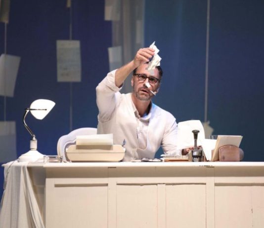 Raoul Bova e Rocio Munoz Morales in “Love Letters”, domenica 18 a Villa Adele