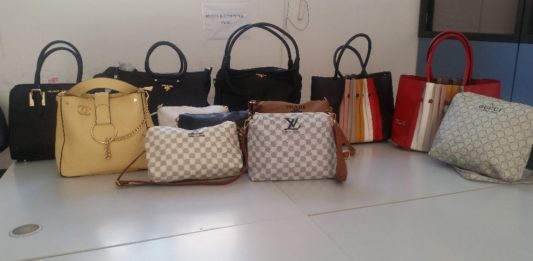 Vende borse contraffatte e si dà alla fuga, sequestro al mercato di Nettuno