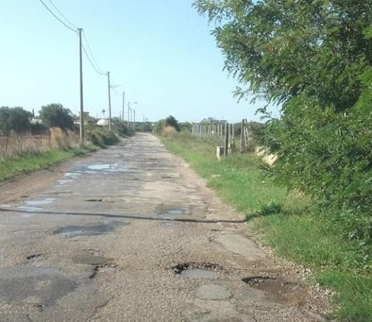 Nettuno, fiumi d’acqua su via dello Scopone, i residenti: “Ora basta, è una vergogna”