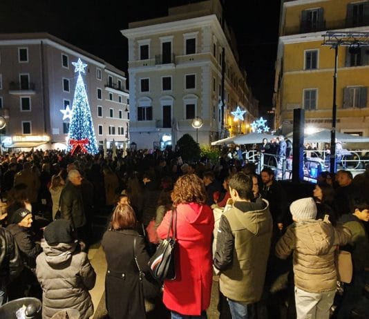 Natale sul Mare, tutti gli eventi dell’Epifania. Alla Gallinara la Befana arriva in deltaplano
