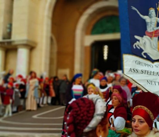 Nettuno, oggi il corteo dei Magi. Il 6 gennaio arrivano le befane trampoliere