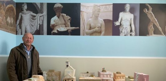 76° dello Sbarco, il plastico di Renzo Mattioli esposto nell’Ufficio del Turista