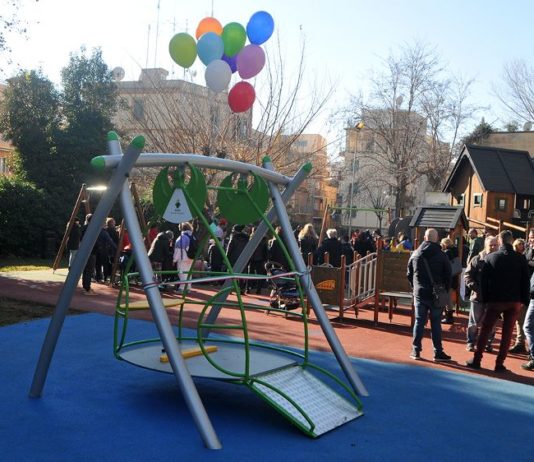 Anzio, inaugurata nel parco di Villa Adele la nuova altalena inclusiva