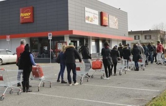 La sindaca di Roma chiede di ripristinare orario supermercati
