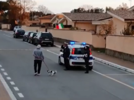 Anzio, passa l’auto della Polizia Locale e in via della Cannuccia scatta l’Inno Nazionale