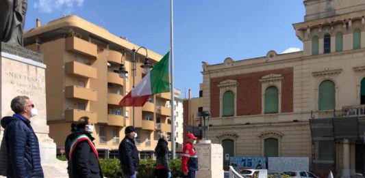 Minuto di silenzio e bandiere a mezz’asta a Nettuno per le vittime del Coronavirus