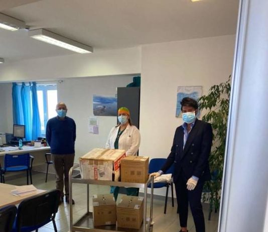 Federico Fashion Style ha donato uno zaino di emergenza Covid ed un kit di sorveglianza all’Ospedale Riuniti