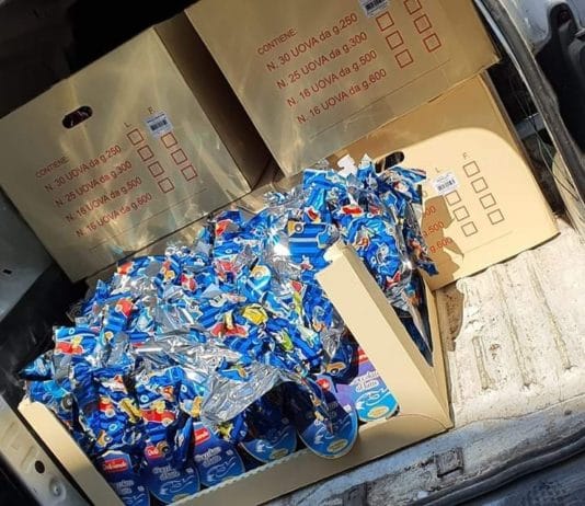 Nettuno, un cittadino dona 300 uova di pasqua per i bambini