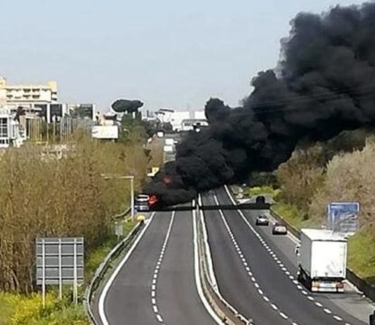 Incendio bus Cotral, chiusa la Pontina