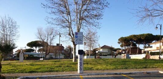 Anzio, montate le prime cinque colonnine per i veicoli elettrici