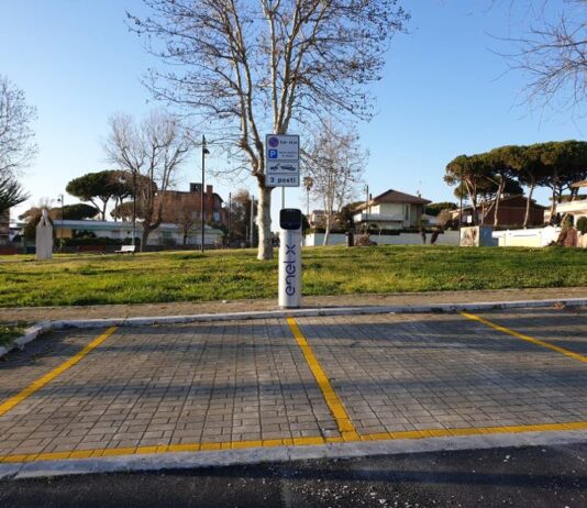 Anzio, montate le prime cinque colonnine per i veicoli elettrici