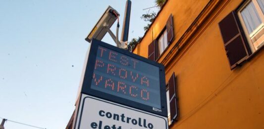 Roma, si è riaccesa la Ztl tra l’ira dei commercianti