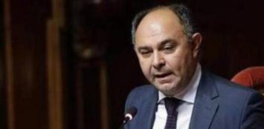 Il Sottosegretario De Cristofaro: Chiudere le scuole è l’ultima cosa da fare