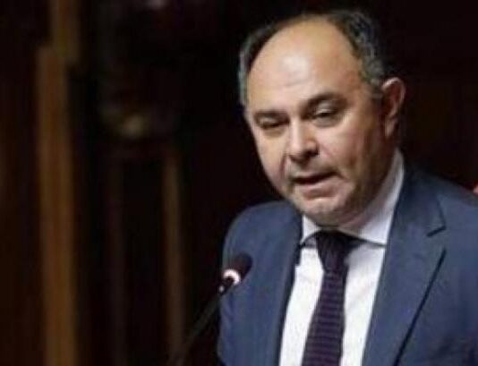 Il Sottosegretario De Cristofaro: Chiudere le scuole è l’ultima cosa da fare